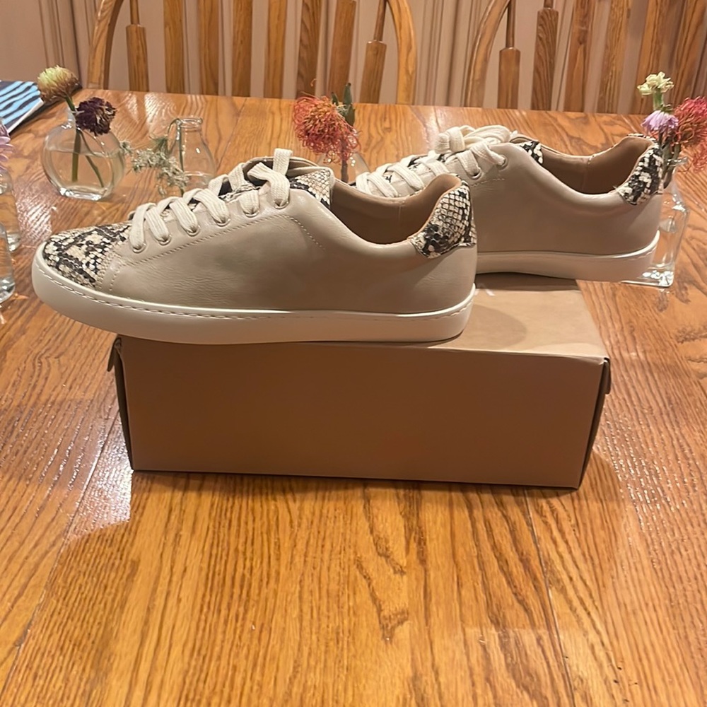 Vici - Tan snakeskin sneakers